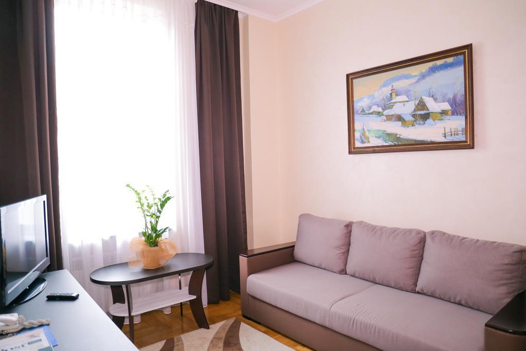 Hotel Star Mukacheve Exterior foto